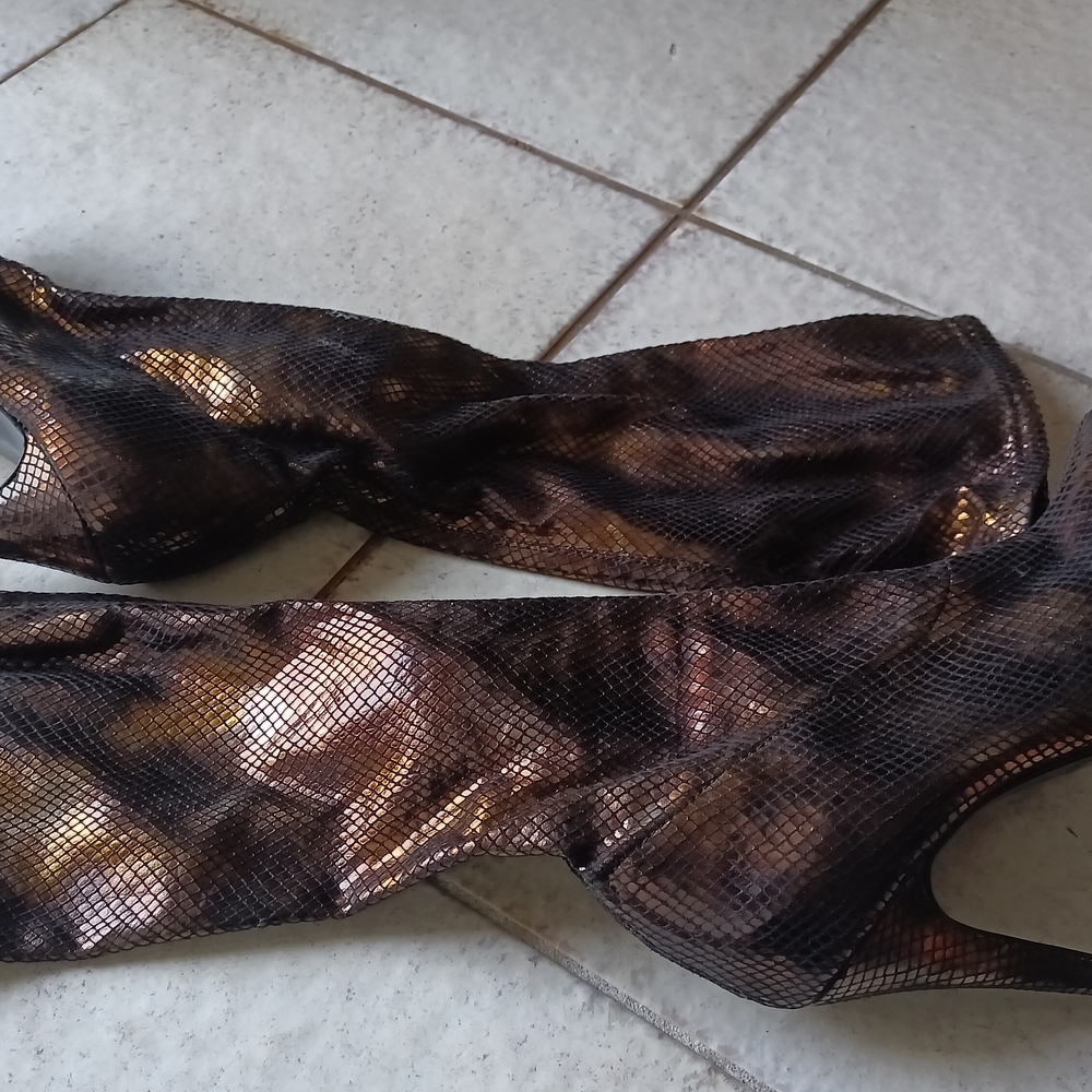 Colin Stuart Black and Gold Heels
